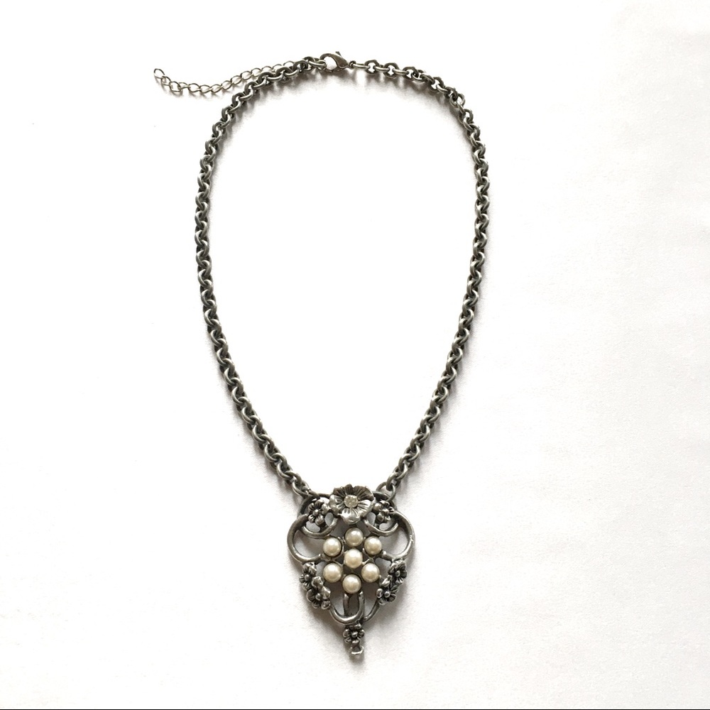 Vintage 90’s Gothic Pearl Heart Choker